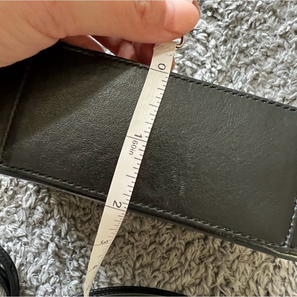 Saint Laurent Elegant Black Crossbody Bag - Picture 7 of 9